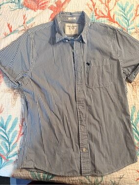 Abercrombie & Fitch Narrow Navy and White Stripe Short-Sleeve Button-Down Shirt